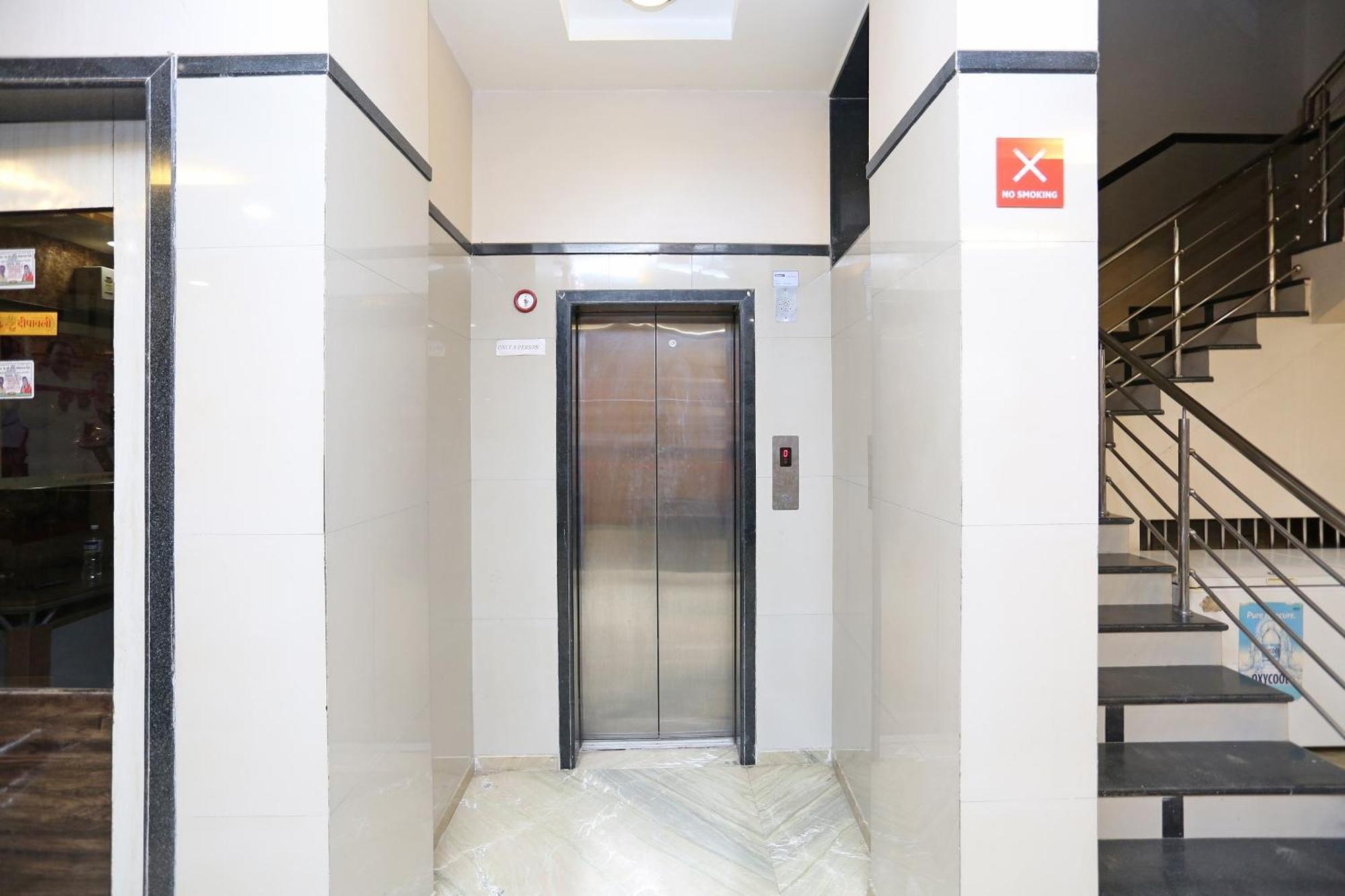 Spot On Hotel Sai Pancham Ширді Екстер'єр фото