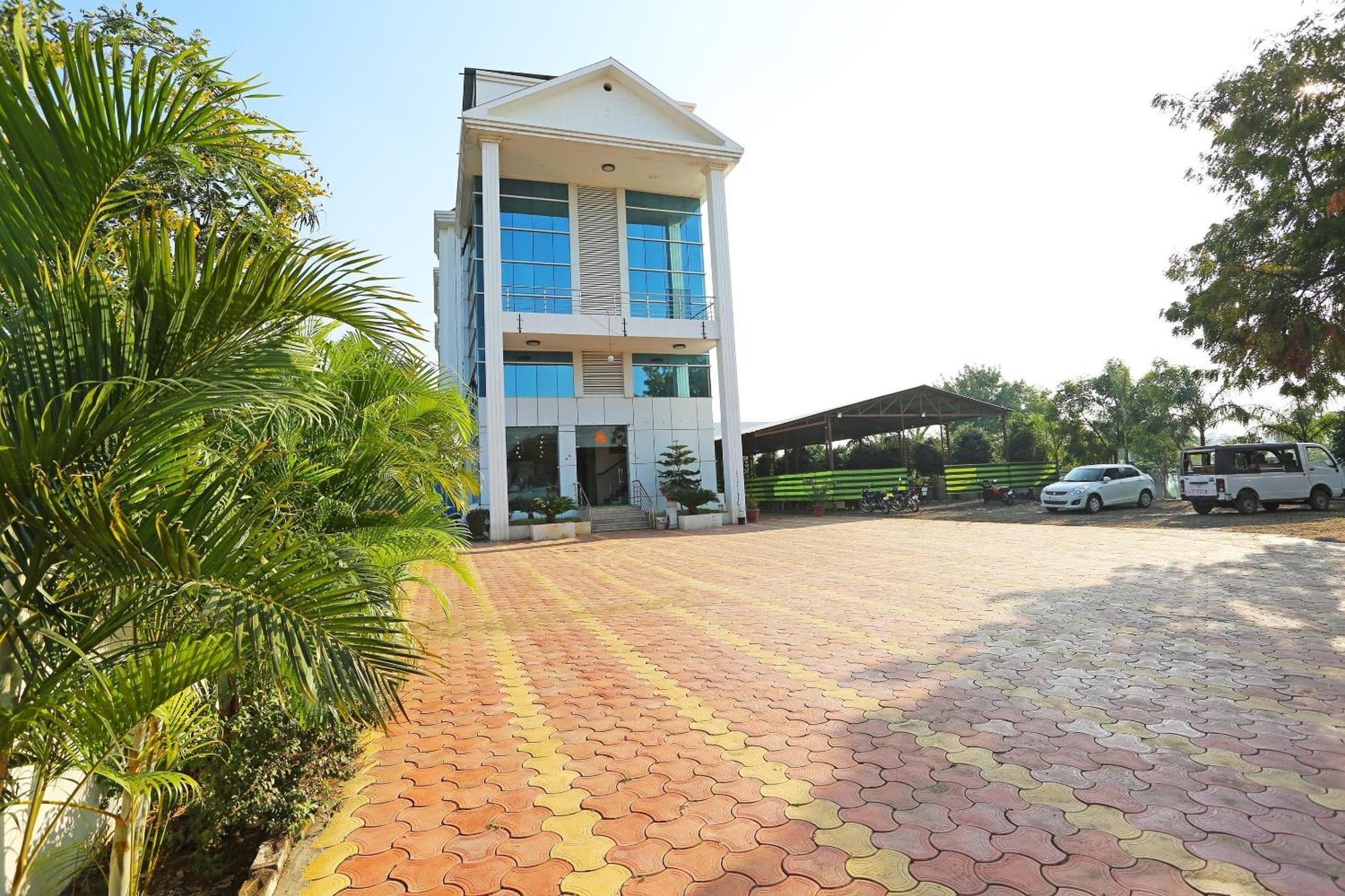 Spot On Hotel Sai Pancham Ширді Екстер'єр фото